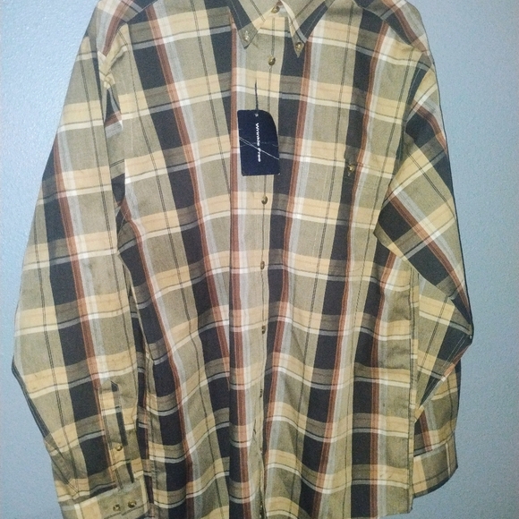 Round Tree Button Up - Picture 4 of 8